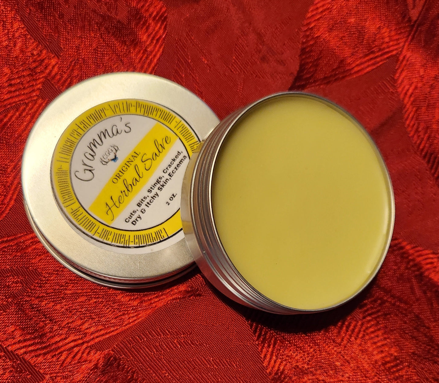 Herbal Salve soothes the skin. Calendula,Plantain,Yarrow,Comfrey,Lemon balm,Lavender,Chamomile, Peppermint.