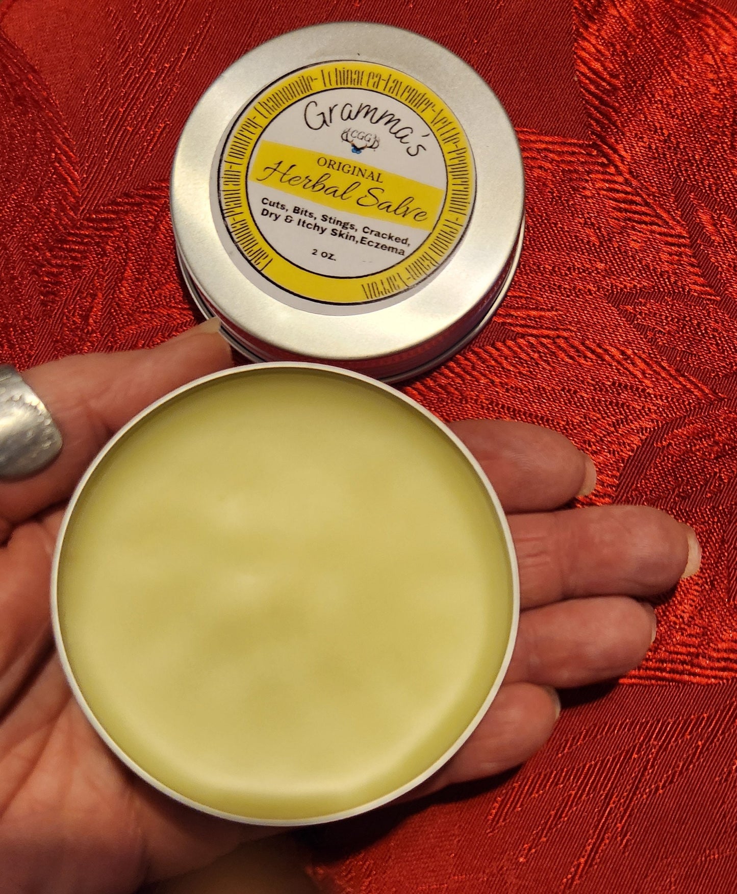 Herbal Salve soothes the skin. Calendula,Plantain,Yarrow,Comfrey,Lemon balm,Lavender,Chamomile, Peppermint.