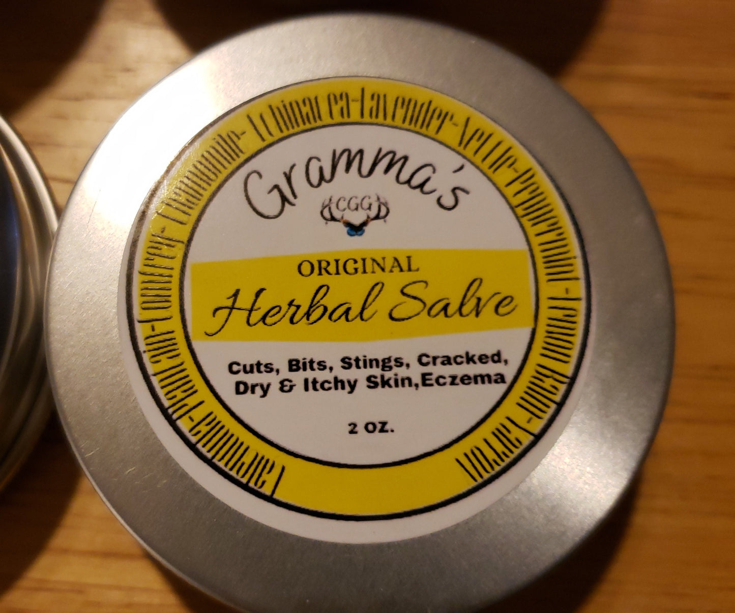 Herbal Salve soothes the skin. Calendula,Plantain,Yarrow,Comfrey,Lemon balm,Lavender,Chamomile, Peppermint.