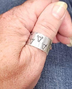 Thumb Ring, western style, western fashion, rodeo fashion, cowgirl style, western wear, cowgirl, western, cowgirl fashion, Bull Skull Ring