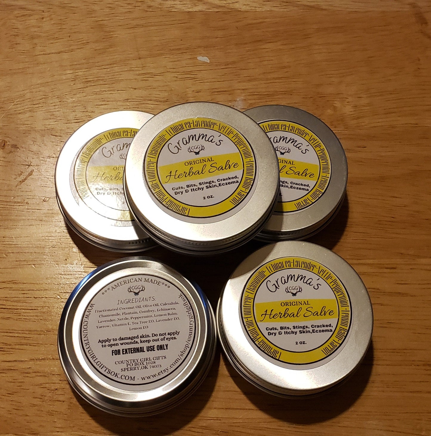 Herbal Salve soothes the skin. Calendula,Plantain,Yarrow,Comfrey,Lemon balm,Lavender,Chamomile, Peppermint.