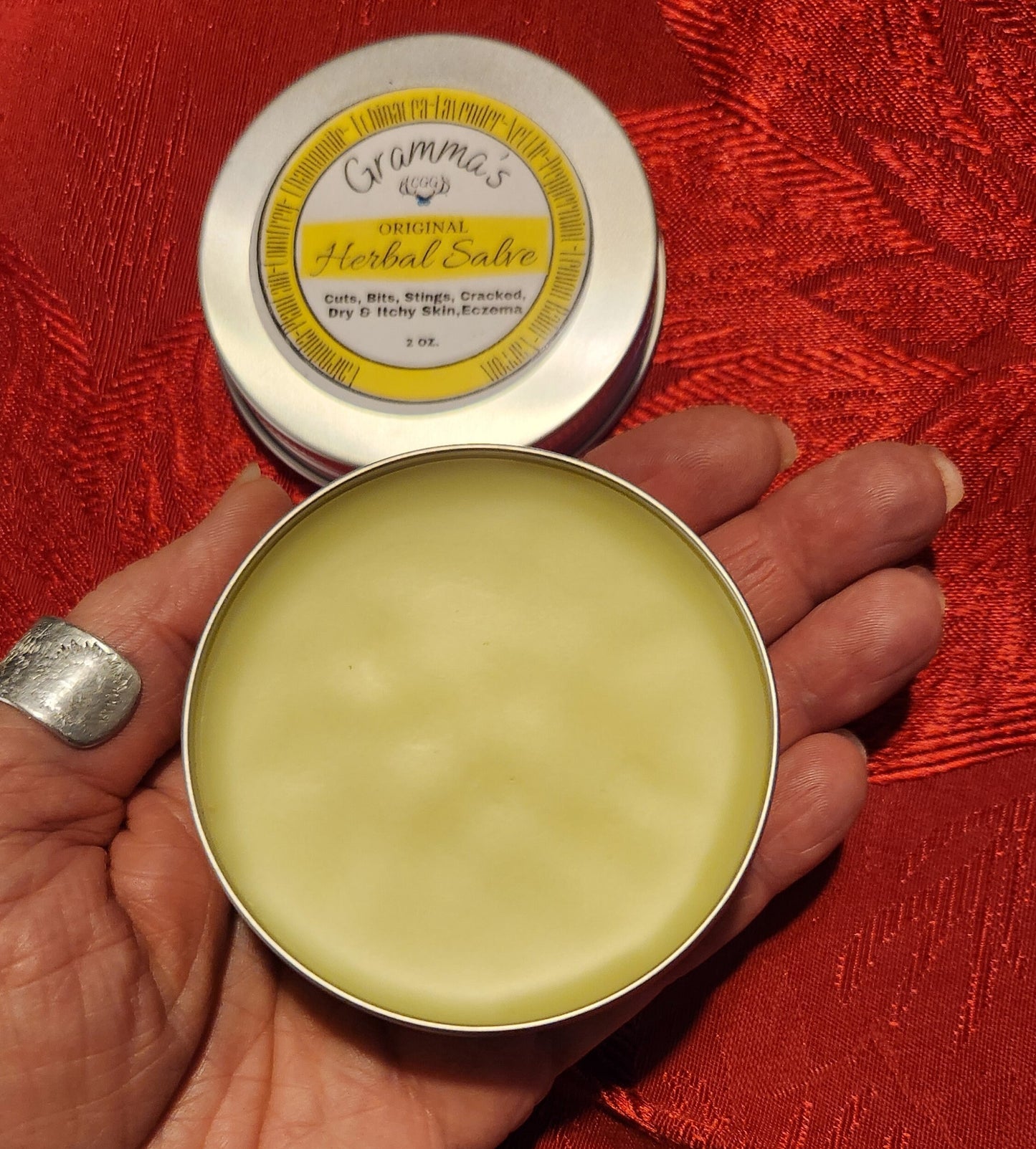 Herbal Salve soothes the skin. Calendula,Plantain,Yarrow,Comfrey,Lemon balm,Lavender,Chamomile, Peppermint.