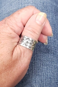 Thumb ring, Southwestern style, western fashion, cowgirl style, rodeo style, western wear, cowgirl, cowgirl fashion, mandala Style