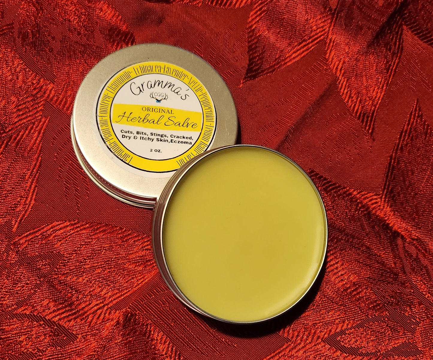 Herbal Salve soothes the skin. Calendula,Plantain,Yarrow,Comfrey,Lemon balm,Lavender,Chamomile, Peppermint.