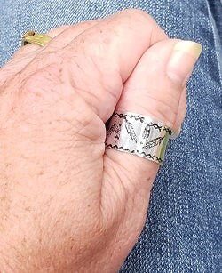 Thumb Ring, western style, western fashion, rodeo fashion, cowgirl style, western wear, cowgirl, cowgirl fashion, Feathers and barbed wire