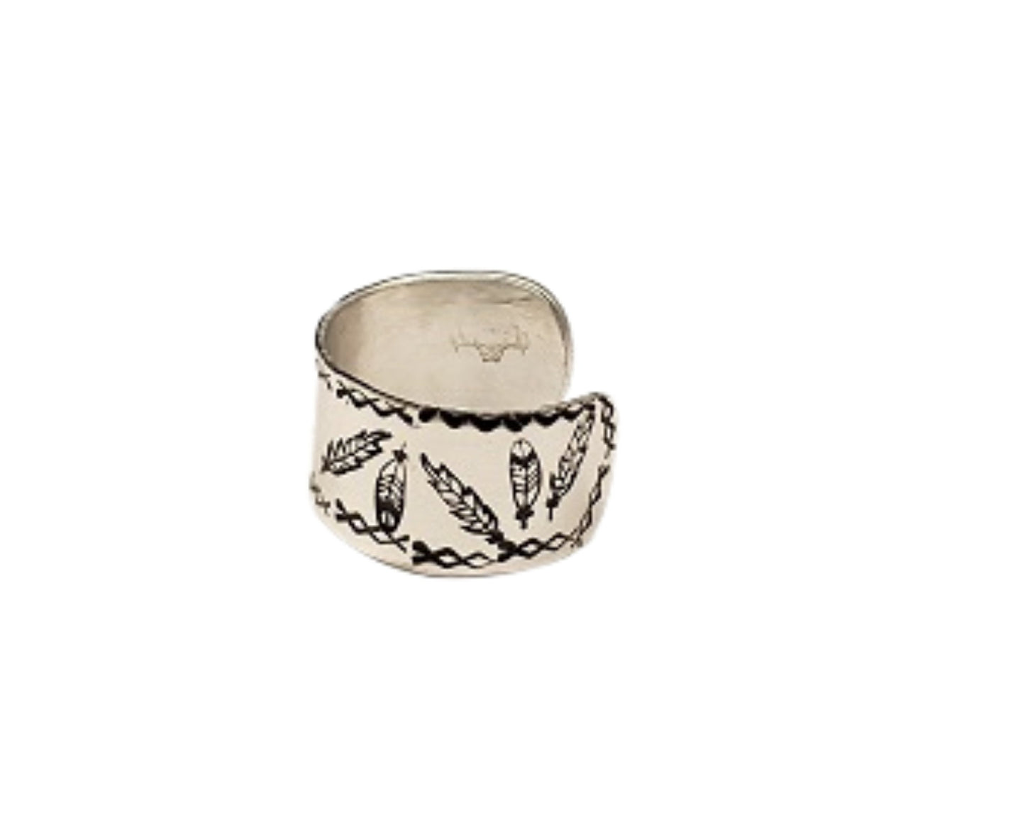Thumb Ring, western style, western fashion, rodeo fashion, cowgirl style, western wear, cowgirl, cowgirl fashion, Feathers and barbed wire