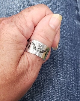 Thumb ring, Feathers style, western fashion, cowgirl style, rodeo style, western wear, cowgirl, cowgirl fashion, mandala Style